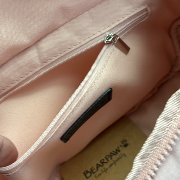 BEARPAW Crossbody/waist bag/fanny pack, 2 zipper compartments + Ear pod case - Picture 8 of 11